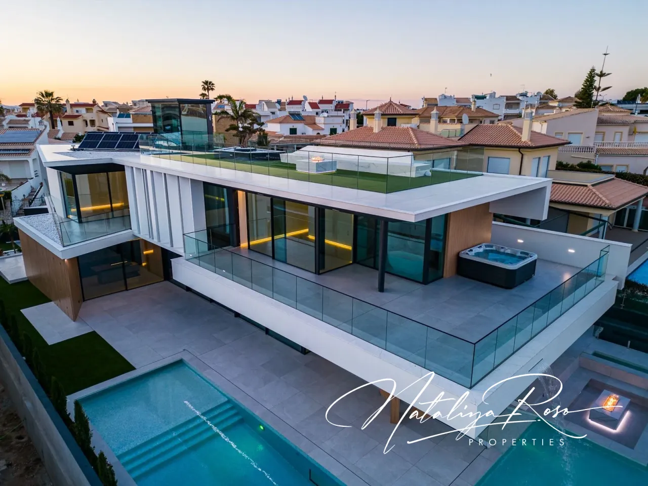 Luxurious Villa with a sea view in gale